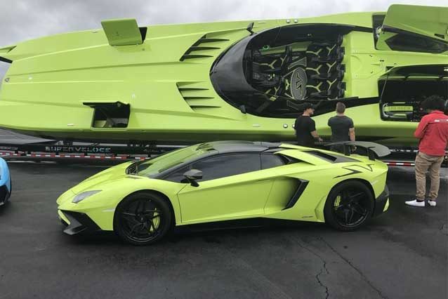 La Lamborghini Aventador SV Roadster e il motoscafo ispirato in vendita su eBay