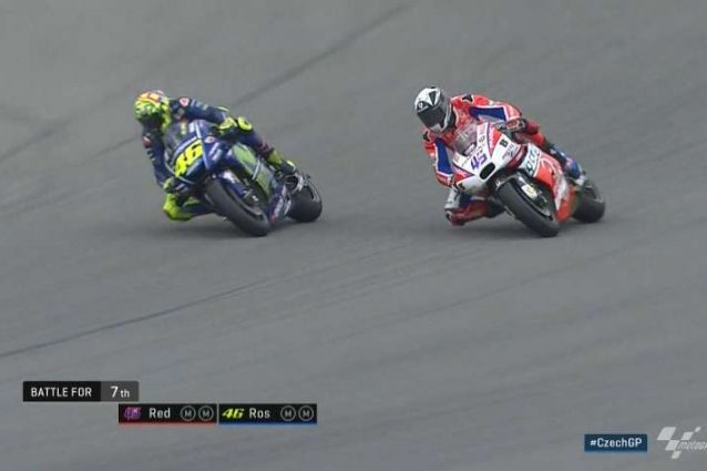 Rossi indiavolato, infila prima Abraham poi Redding: il Dottore è 7°