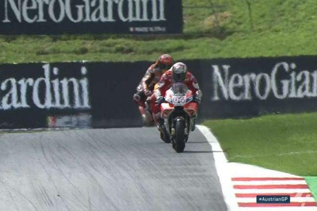 Dovi al comando, Marquez attaccato