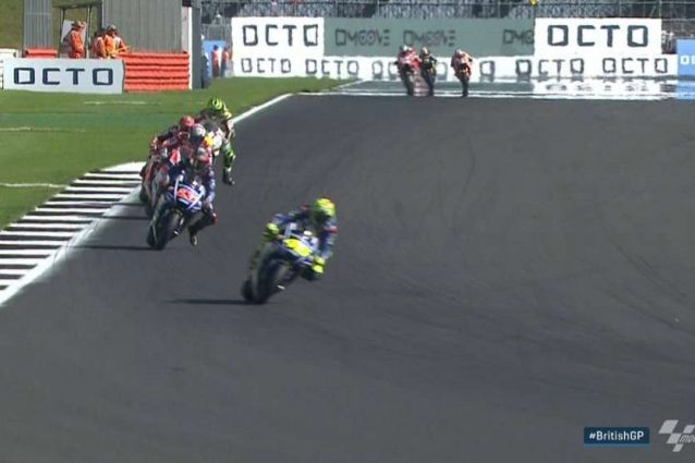 Posizioni invariate: Rossi al comando, Vinales guida il gruppo degli inseguitori