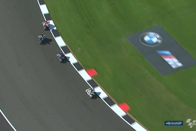 Dovizioso stacca forte e supera Rossi. Anche Vinales infila il Dottore