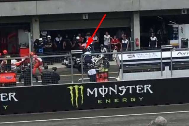 MotoGP Brno, dopo Iannone anche un altro incidente nei cambi moto ai box
