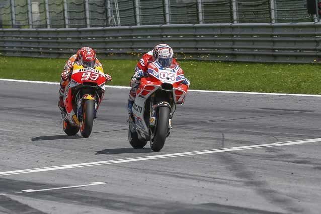 Andrea Dovizioso e Marc Marquez al traguardo del Gp d'Austria / GettyImages