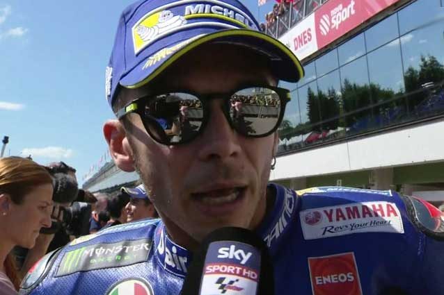 Valentino Rossi al parco chiuso a Brno / MotoGp.com