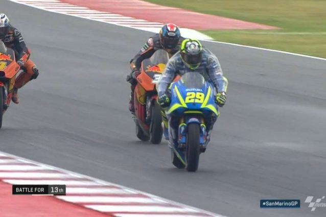 Iannone in 13° posizione, tallonato dalle KTM