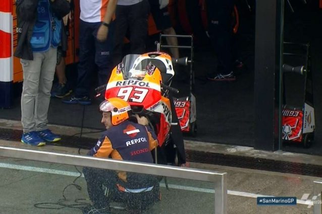 La Honda di Marquez è pronta al box