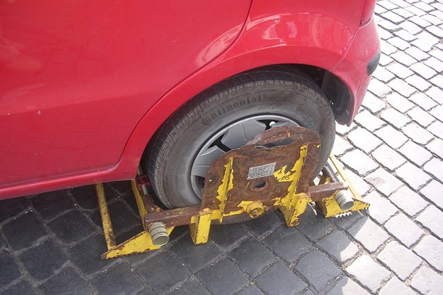 Fermo amministrativo dell'auto: se non c'è preavviso la multa è nulla