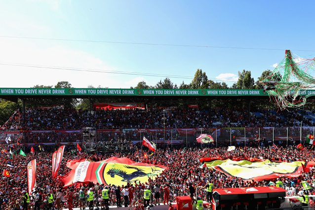 La pista di Monza invasa dai tifosi – Getty Images