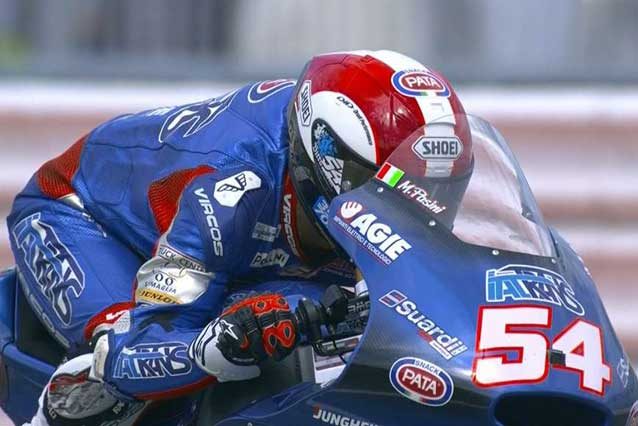 Mattia Pasini in pista con le indimenticabili grafiche di Marco Simoncelli / MotoGp.com
