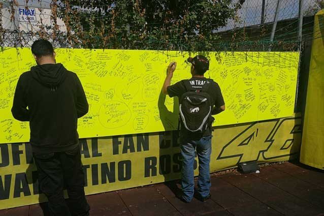 Il murale sistemato nel piazzale della scuola elementare di Tavullia / FanClub Valentino Rossi Tavullia