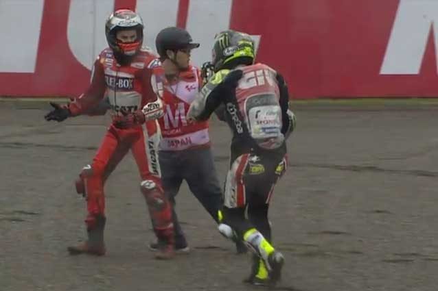 Jorge Lorenzo e Cal Crutchlow negli istanti successivi all’incidente / MotoGp.com