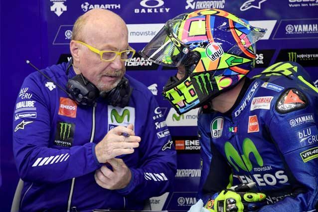 Valentino Rossi a colloquio con il capotecnico Silvano Galbusera / Getty Images