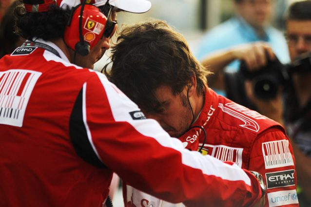 Fernando Alonso dopo la sconfitta ad Abu Dhabi nel 2010 – Getty Images