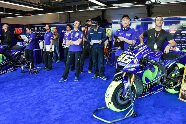 Il box del team Movistar Yamaha MotoGP / Getty
