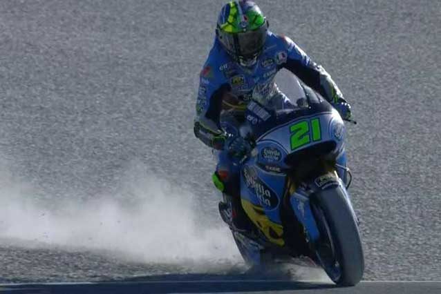 Primo lungo per Morbidelli che prova a mettere le ruote nella ghiaia / MotoGP.com