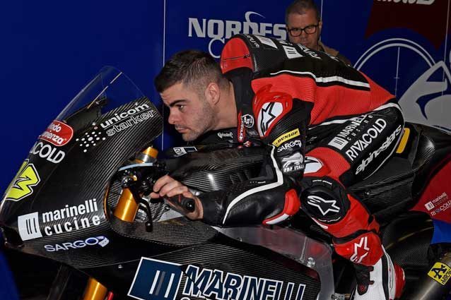 Romano Fenati, 21 anni, al box con la Moto2 del team Snipers che guiderà dal 2018/ team Snipers