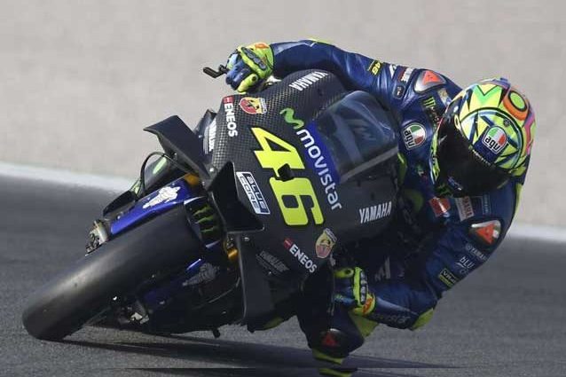 Valentino Rossi durante i test di Valencia con la nuova carena aerodinamica / Yamaha Movistar