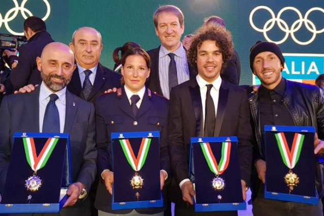 Kiara Fontanesi, Frano Morbidelli e Tony Cairoli con il Collare d’oro – Foto Twitter