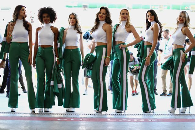 Le Grid girls prima di un Gran Premio – Getty images