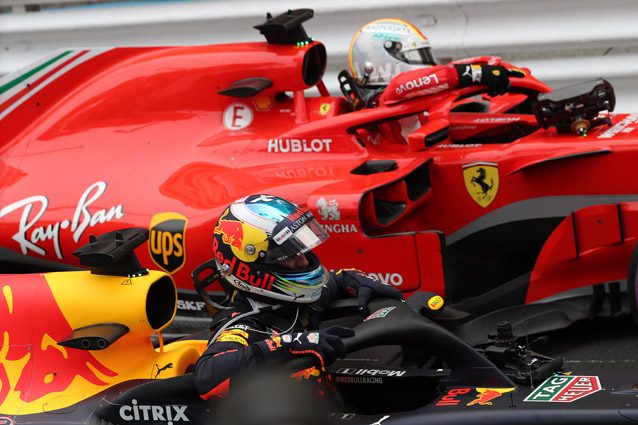 La Ferrari di Vettel insieme alla Red Bull di Ricciardo – LaPresse