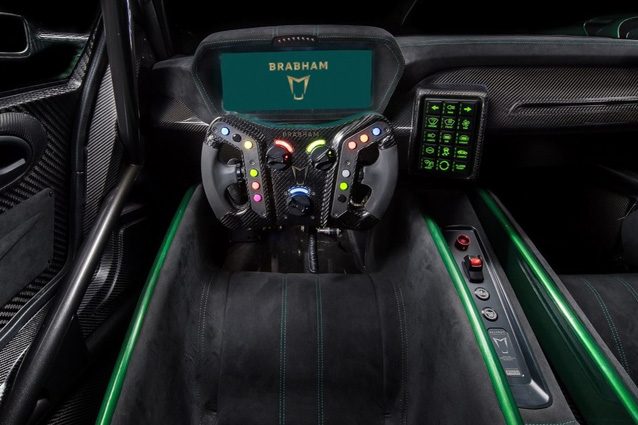 Gli interni della Brabham BT62