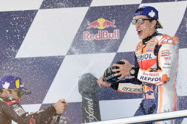 Marc Marquez fa festa sul gradino più alto del podio di Jerez / Getty Images