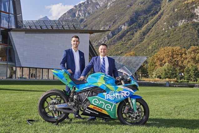 Matteo Ferrari con Fausto Gresini svelato la livrea della Energica Ego Corsa schierata dal team Trentino Gresini racing MotoE