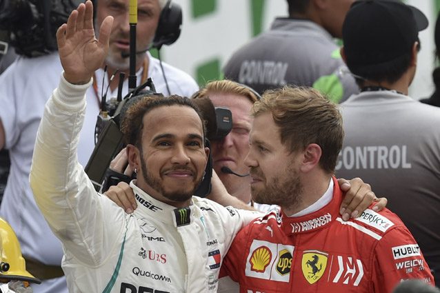 Sebastian Vettel si complimenta con Lewis Hamilton – Getty images