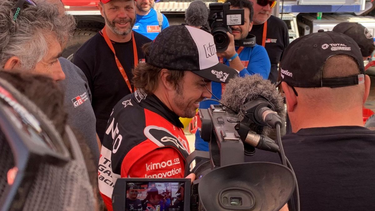 Fernando Alonso all’arrivo dell’ottava tappa della Dakar 2020 / Aso
