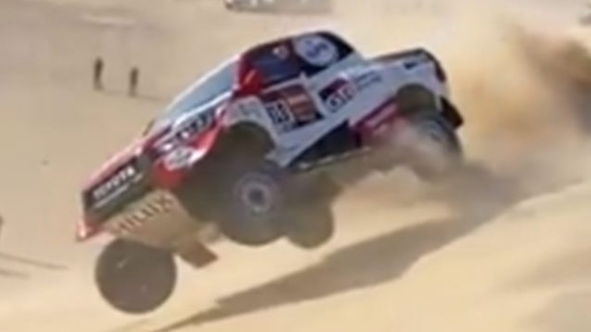Fernando Alonso si cappotta con la sua Hilux Toyota / Dakar 2020
