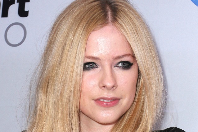 Avril Lavigne: "Ho la malattia di Lyme, stavo così male che credevo di morire"