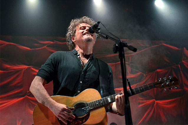 Niccolò Fabi durante il concerto di Napoli (Ph. Titti Fabozzi, via DMV comunicazione)