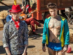 “Vorrei ma non posto” di Fedez e J-Ax, brano più trasmesso in radio e 45 mln su Youtube