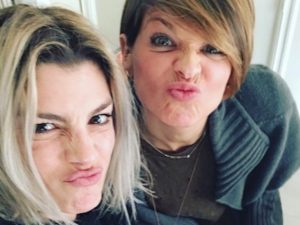 L'affetto di Emma e Alessandra Amoroso contro le malelingue: "I love You Sandrina"