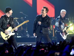 U2 sul palco dell’iHeartRadio Music Festival (Kevin Winter/Getty Images)