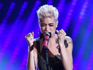 Sanremo 2017, Elodie canta "Quando finisce un amore" di Riccardo Cocciante