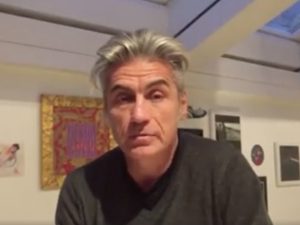 Ligabue rinvia le date romane del tour: "Problema alle corde vocali, devo fermarmi"