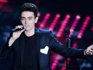 Sanremo 2017, il medley di Michele Bravi: "Ricanto solo le canzoni che mi vengono meglio"