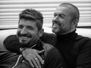 Lo sfogo del compagno di George Michael dopo l'autopsia: "Ora spero di ricevere amore"