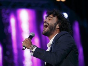 Il ritorno di Francesco Renga è "Nuova luce" che anticipa il primo album live e il tour