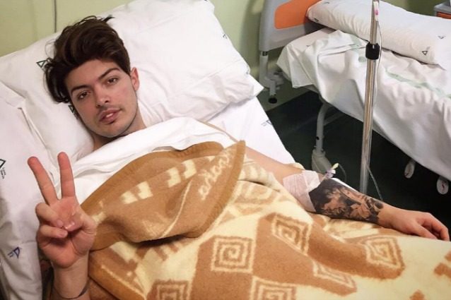 Stash in ospedale, operazione a un'ernia per il cantante dei The Kolors