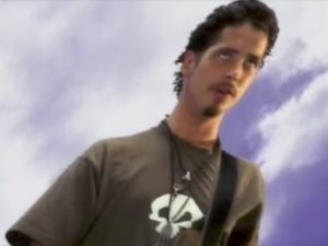 Chris Cornell nel video di Black Hole Sun