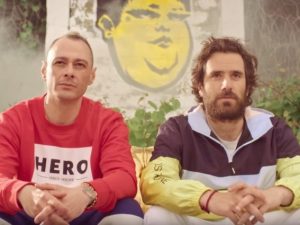 Fabri Fibra e Thegiornalisti: "Pamplona", il singolo estivo del rapper più odiato d'Italia