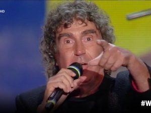 Stefano D'Orazio si sposa, l'annuncio in diretta: "Non lo sapevano nemmeno i Pooh"
