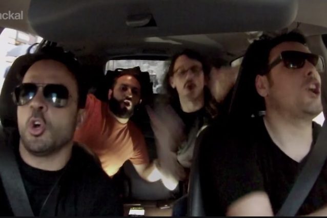 "Chi è quello di Despacito?": The JackaL con Luis Fonsi, "scambiato" per Enrique Iglesias