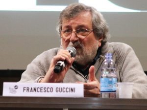 Francesco Guccini si ritira, questa volta per sempre: "Non suono più neanche a casa"
