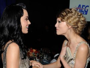 La Swift vince la battaglia dello streaming con Katy Perry che dice: "Le voglio bene"