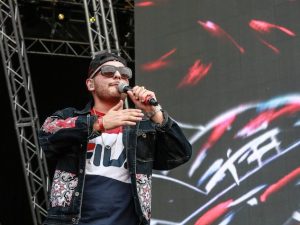 Rocco Hunt presenta "Niente da bere", il nuovo singolo dedicato alle ragazze madri
