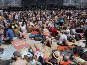 Vasco Rossi: la bufala dei Rolex, Sex Toys e Padre Pio trovati dopo il Modena Park