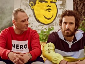 Fabri Fibra e Tommaso Paradiso dei Thegiornalisti nel video di "Pamplona"
